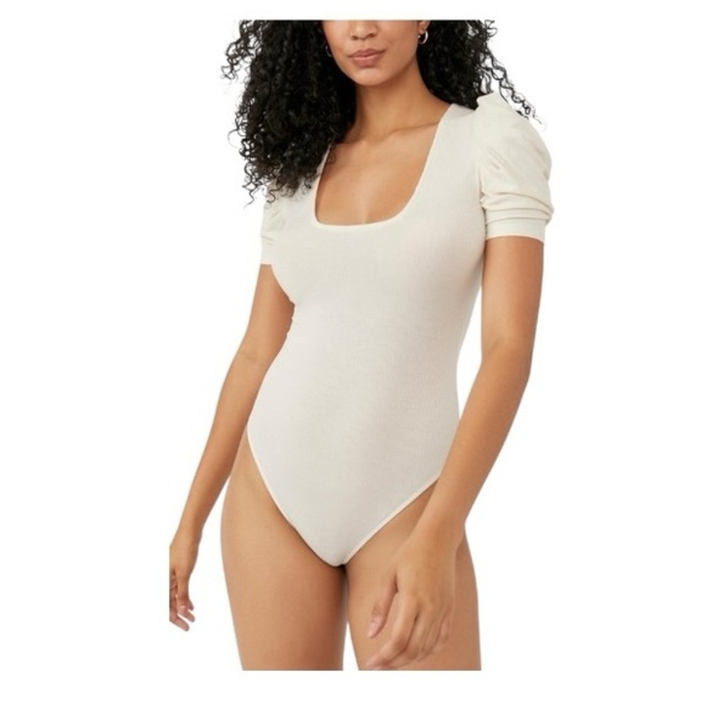 Ontwelfth So Fresh Bodysuit Puff Sleeve Scoop Neck Ribbed Top Blush Pink Size M